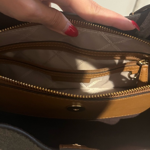 Michael Kors Hobo Bag - Classic Pattern - Picture 5 of 9